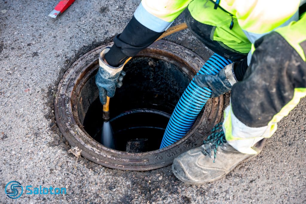 Sadevesikaivon tyhjennys ja huuhtelu Espoossa